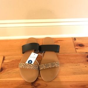 Universal Thread black and leopard sandals